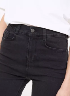 Black Flared Denim Jeans 8L 9 Black Flared Denim Jeans 8L -GlamMode Store tuc143802545 Black R Z003A 1