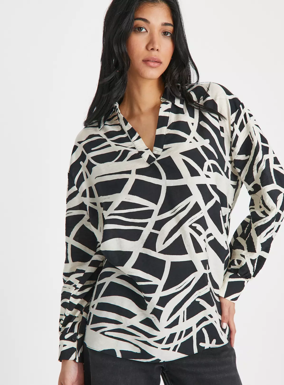 Monochrome Abstract Print Popover Shirt16 4 Monochrome Abstract Print Popover Shirt16 - Image 2